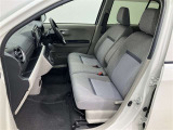 高いホールド性で運転姿勢が安定します。長距離ドライブでも疲れにくいのが魅力です。快適なドライビングライフをお送りください♪