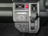 オートエアコンで暑い夏も寒い冬も快適な車内で運転出来ます。運転席・助手席シートヒーター付。冬場でも心地良く運転出来ます。