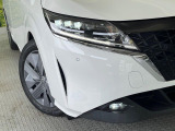 【LEDヘッドライト】悪天候や夜間走行時も良好な視界を確保し安心して運転できる高輝度LEDヘッドライトを装備!点灯速度が早く、消費電力も抑えられています。