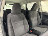 高いホールド性で運転姿勢が安定します。長距離ドライブでも疲れにくいのが魅力です。