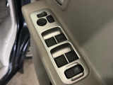 前席はパワーウインドウを装備しております。