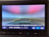 【バックカメラ】運転が苦手な方も車庫入れラクラクです!ギアをリバースに入れれば自動的に切り換わりますので、面倒な操作は不要です♪狭い駐車場もお車を傷つけず安心ですね!