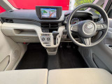 運転席からの視界が左右に広く隅々まではっきりと見渡せます。クルマの前端も把握しやすく安心して運転できます。