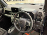 展示車両、並びに展示場の清掃を心掛けております。お車もご納車前にしっかり洗車して、清潔感が感じられる状態でお渡し致します。