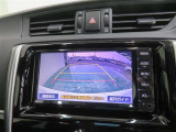 車両後方の映像を映すバックモニター。進路を確認しながら安全に車庫入れできます。