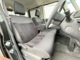 運転席まわりには十分なスペースがあり、大柄な方でもゆったり運転していただける環境です。