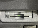 【ETC】有料道路を利用する際に料金所で停止することなく通過できる、ETC車載器(ノンストップ自動料金収受システム機器)が装備されています。セットアップを行うことで利用可能になります。