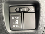 【パワースライドドア】スマートキーや運転席のスイッチでスライドドアの開閉が可能♪電動だから力を入れてドアを開ける必要が無く、小さいお子様でも、重い荷物を持っている時もラクに開け閉めできます♪