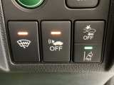 ECONの下には、Hondaセンシング用の、路外逸脱抑制機能のオンオフスイッチなどが装備しています。