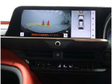 パノラミックビューモニター装備!トップビュー&フロントビュー・車両に取り付けたフロント、サイド、バックカメラの映像を合成して画面上に表示させることで、低速時の運転を補助する装置です。