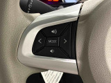 ナビゲーションやオーディオを取り付けた場合に、ステアリングに組み込まれたオーディオスイッチで操作ができます。視線を逸らす事もなく安心です。