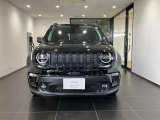 【フロントグリル】7スロットルグリルはJeep伝統の証です。SUVのみにこだわり続けている伝統あるJeep車へお乗り頂いてみてはいかがですか?