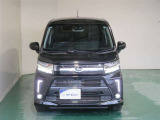 明度の高いLEDヘッドライトで、夜間の運転も安心です。