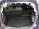 バックドアを開けた状態です。シートを倒せば荷室が広がり、用途に応じた使い方が可能で快適です。