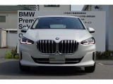 BMWの代名詞の【キドニーグリル】グリルが腎臓のように見えるので【キドニー】と呼ばれるようになりました。一目見ただけでBMWであると認識できる確固たるアイコンとして存在感を放ちます。