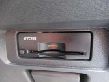 『ETC2.0』を装着しています♪♪ 有料道路での料金所の手間を省いて運転に集中できます♪♪ 車から離れる時はカードの抜き取りをお忘れなく♪♪