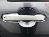 ☆お車についた傷やヘコミ、事故の修理もハヤシにお任せください。自社鈑金工場で修理ができますの安心です☆