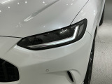 LEDヘッドライトは、点灯の瞬間から最大光量を発揮し、突然暗くなるトンネルなどでの安定感を高めます。
