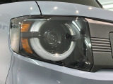 LEDヘッドライトは、点灯の瞬間から最大光量を発揮し、突然暗くなるトンネルなどでの安定感を高めます。