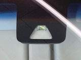 【スマートアシスト2】走行中に前方の車両等を認識し、衝突しそうな時は警報とブレーキで衝突回避と被害軽減をアシスト。より安全にドライブをお楽しみいただけます。