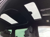 チルトアップ&スライドムーンルーフ!天気の良い日には、開放的な車内と、移動時間をお楽しみいただけます!
