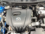 「SKYACTIV-G(ガソリン)」は、規格外の高圧縮を実現し、世界のエンジン技術者に驚きを与えました。さらに、それを維持したままノッキングの発生を抑え、熱効率を向上、走りにも寄与したエンジンです。