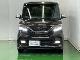LEDヘッドライトを装備しています。LEDヘッドライトはとても明るく、雨の日や夜間走行も安全・安心です。オートライトコントロール付きで周囲の明るさに応じて自動で点灯・消灯します