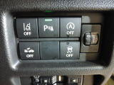 パーキングセンサーや横滑りを防ぐVSA等のスイッチ類は運転席の右側、手の届きやすい位置にあります。