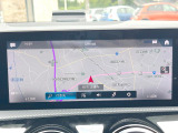 ●ベンツ純正ナビ:一体感のあるナビは、高級感ある車内を演出してくれます。Bluetooth再生などオーディオ機能も充実しておりますので、運転もより楽しめます♪