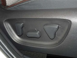 パワーシート搭載。微妙な調整が手軽にでき、ピッタリのポジションで運転することが可能です。