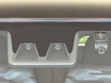 【スマートアシスト】走行中に前方の車両等を認識し、衝突しそうな時は警報とブレーキで衝突回避と被害軽減をアシスト。より安全にドライブをお楽しみいただけます。