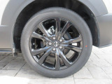 18インチ純正アルミホイールを装備。タイヤサイズは215/55R18となります。