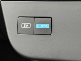 e-Pedal瞬時に加速時強く踏み緩めればブレーキペダルを踏んだ様に減速.停止迄ストップ&ゴーを繰り返す街中イージードライビングは勿論ワインディング等メリハリの効いた加減速でスポーティドライビングを満喫