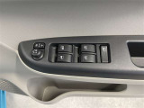 パワーウィンドウスイッチで運転席から全席の窓の開閉ができます♪