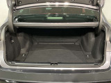 レクサス車らしい細部までこだわった高級感と見る人を一目で虜にするエモーショナルな魅力を持ち合わせております。