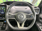 【純正革巻きステアリング】上質な革を使用することで、手にしっかり馴染みとても運転しやすいハンドルです♪