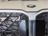 【キドニーグリル】BMWは約90年もの間、ほぼ全ての車両にひと目でBMWだと分かるこの特徴的なフロントグリルが備えられ、デザイン・アイコンとして親しまれてきました。