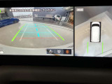 前後左右4つのカメラで、上から見たような映像をお届け、駐車時も安心、アラウンドビューモニター付(肉眼では確認し辛い左前の映像に切り替えることも可能です)。
