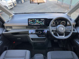 視点が高く、周りが見えやすいシート位置となっております。運転する時の眺めもいいですよ♪アームレストもあるので、長時間ドライブが楽しくなりますね!