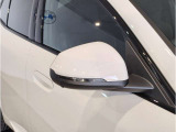 【BMWミラー】視認性の高いスタイリッシュなミラー。自動防眩機能も付いており夜間のドライビングをサポートします。