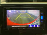 バックモニター付きで、車庫入れやバック時の後方確認をサポート。
