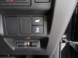 パワーテールゲートの開閉、横滑りを防ぐVSA等のスイッチ類は運転席の右側、手の届きやすい位置にあります。