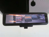 車両後方の視界をクリアに映し出す「デジタルインナーミラー」搭載です。