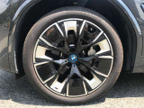 【BMWアロイホイル】軽量かつ強度に拘ったアロイホイル。走行性能ポテンシャルを引き出す設計。車の足元を引き締めてくれる大きなポイントはアロイホイルです。