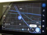 メーカー装着のディスプレイオーディオを装備しております。