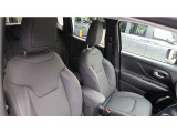助手席もパワーシート搭載。レザーシートです。大きめのシートでゆったりご乗車頂けます。