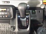 オートマチックシフトレバーは、手になじみ操作しやすい形状で安全運転にもつながります♪