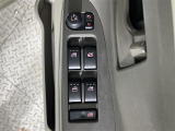 【パワーウインドウ】運転席のスイッチで、各席の窓ガラスの開閉ができます!あると便利ですよね!