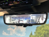 【デジタルインナーミラー】後席の大きな荷物や同乗者で後方が確認しづらい時でも安心!カメラが撮影した車両後方の映像をルームミラー内に表示。クリアな視界で状況の確認が可能です!