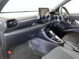 運転席周りのレイアウトをご覧ください。ナビゲーションが綺麗に装着されすっきり収まってますね!